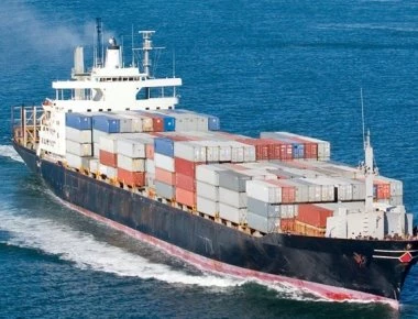 Η ελληνική ναυτιλία πρώτη σε τάνκερ, φορτηγά πλοία